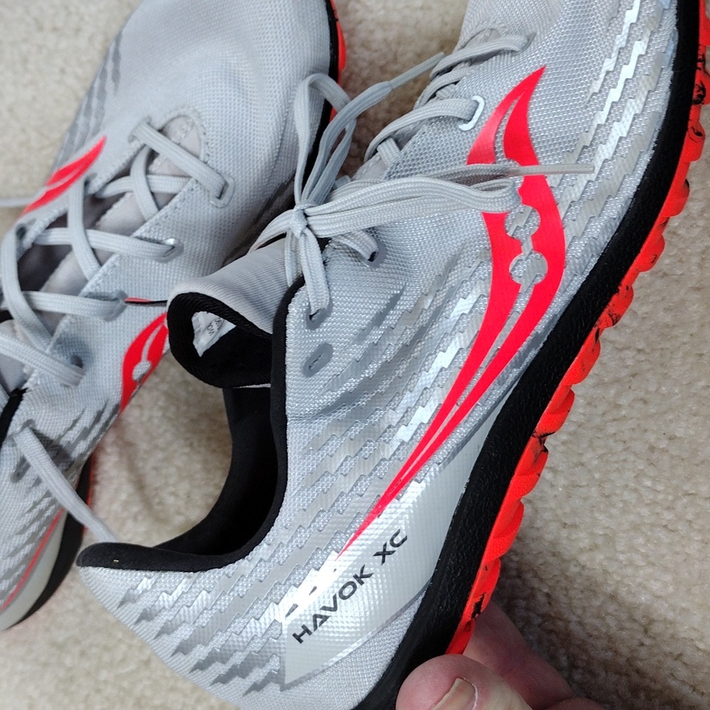 Saucony women's silver and red track shoes. Mint condition. Size 9 - Picture 4 of 12